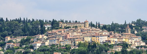 Comment organiser un séjour en Provence avec des cours de fabrication de savon et des visites de champs de lavande?